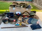 Lotje allerlei hoofddeksels (WO2, koude oorlog,), Enlèvement, Autres, Casque ou Béret