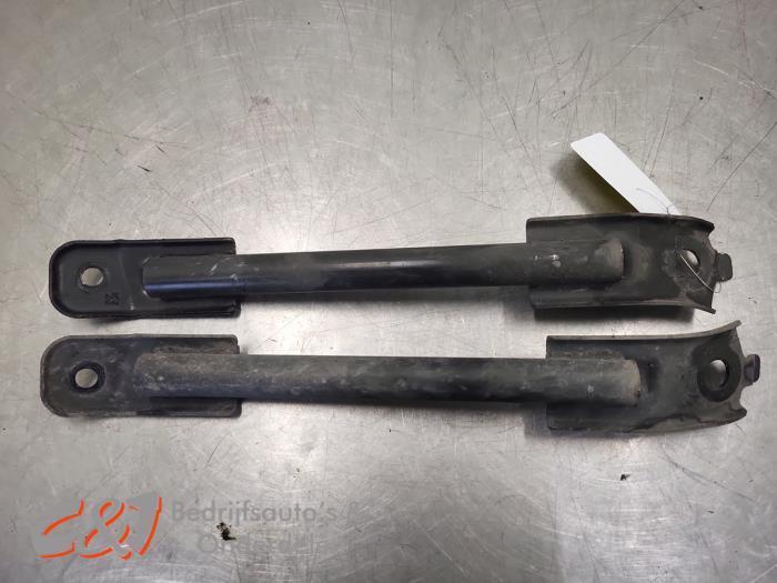 Trekstang van een Opel Vivaro, Auto-onderdelen, Ophanging en Onderstel, Opel, Gebruikt, 3 maanden garantie, Ophalen of Verzenden