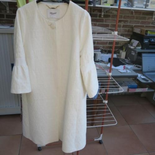 Manteltje nieuw wit structuur Blugirl mt 42 (it 46), Kleding | Dames, Jassen | Zomer, Nieuw, Maat 42/44 (L), Wit, Ophalen of Verzenden