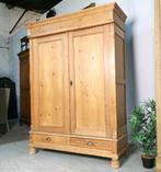 antieke kleerkast in zwaar pitchpine hout H 210 B 155 D 60, Ophalen