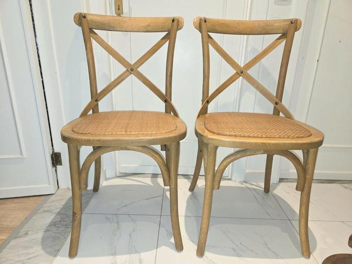 Twee stevige houten eetkamerstoelen in zeer goede staat, Huis en Inrichting, Stoelen, Twee, Hout, Ophalen