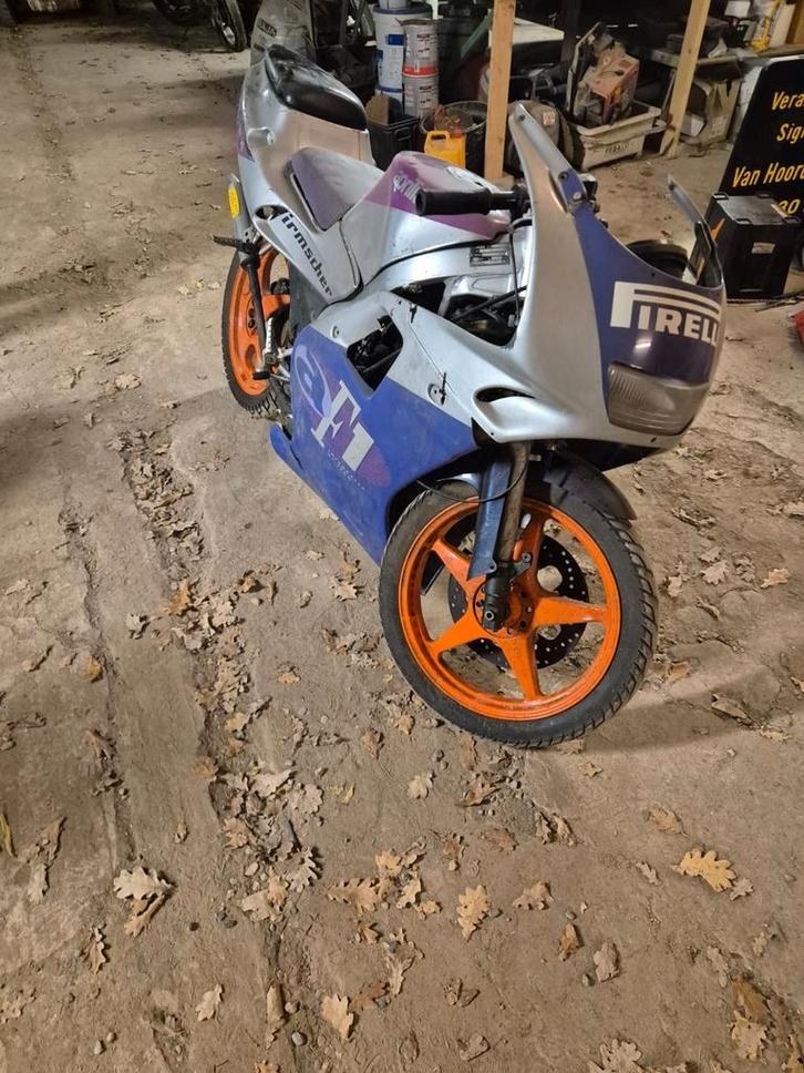 Aprilia futura 50cc project, Fietsen en Brommers, Scooters | Aprilia, Zo goed als nieuw, Ophalen