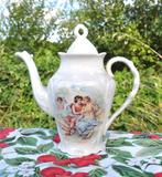 cafetière en porcelaine decor antique cupidon, Antiquités & Art, Enlèvement ou Envoi