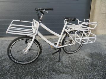 Fiets met bagagedrager vooraan & achteraan beschikbaar voor biedingen