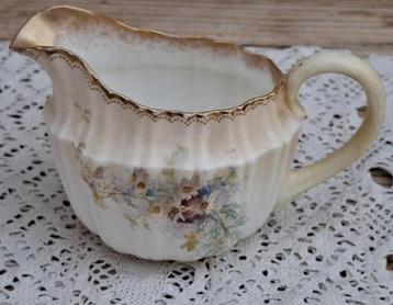 Antiek Engels melkkannetje met veldbloemen, Doulton Burslem beschikbaar voor biedingen