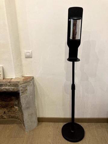 Desinfectiepaal met dispenser beschikbaar voor biedingen
