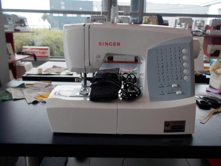 Singer naaimachine confidence type 7422, Hobby en Vrije tijd, Naaimachines en Toebehoren, Zo goed als nieuw, Naaimachine, Singer