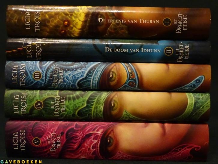 Drakenmeisje - Licia Troisi - Fantoom - 5x - Hardcover, Boeken, Fantasy, Gelezen, Ophalen of Verzenden