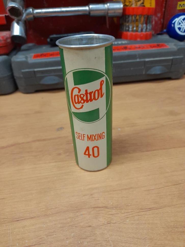 ancien bidon huile castrol self mixing 40, Collections, Marques & Objets publicitaires, Utilisé, Autres types, Envoi