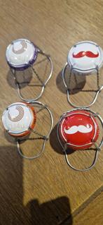 Champagne capsules, Ophalen