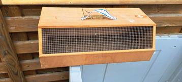 1 transportbox en 2 kweekkasten  beschikbaar voor biedingen