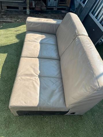 Hoekzetel, beige kleur beschikbaar voor biedingen