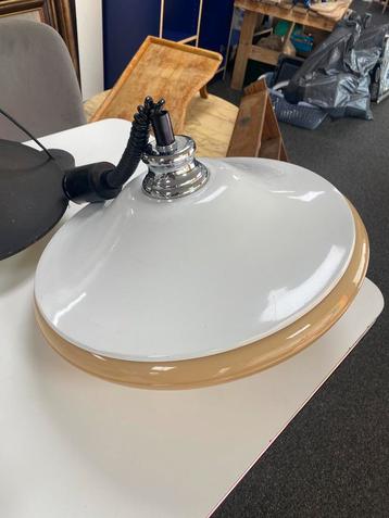Retro lampen beschikbaar voor biedingen