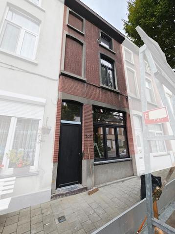 Te huur: ruime gezinswoning in de Frans van Ryhovelaan Gent beschikbaar voor biedingen