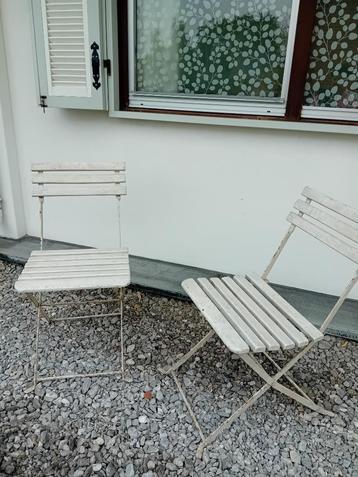 2 anciennes chaises de bistro beschikbaar voor biedingen