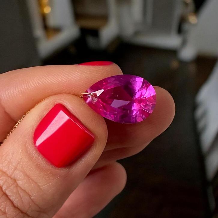 Oorbellen roze saffier geel goud 18K, Handtassen en Accessoires, Oorbellen, Nieuw, Hangers, Goud, Roze, Met edelsteen, Ophalen of Verzenden