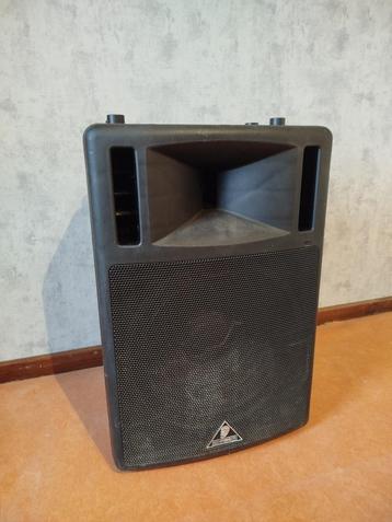 2 enceintes amplifiées behringer B300, Enlèvement, Comme neuf, 120 watts ou plus