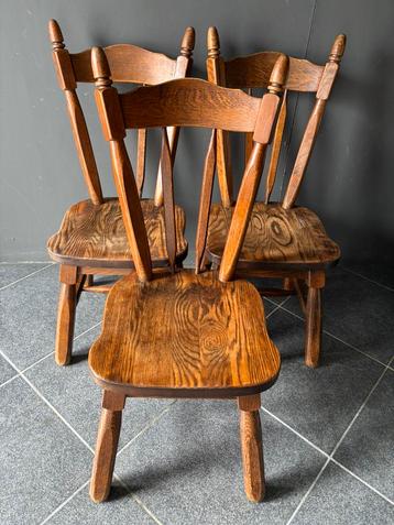 Set van drie vintage houten stoelen in perfecte staat beschikbaar voor biedingen