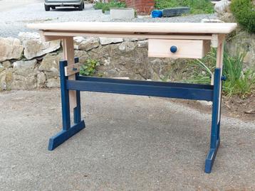 Bureau enfant  beschikbaar voor biedingen