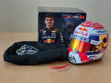Max Verstappen Red Bull F1 helm seizoen 2024 1:2 beschikbaar voor biedingen