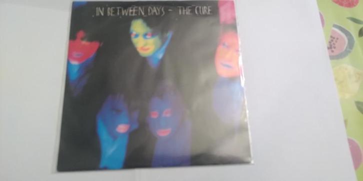 SINGLE THE CURE ---IN BETWEEN DAYS---, Cd's en Dvd's, Vinyl Singles, Gebruikt, Single, Pop, 7 inch, Ophalen of Verzenden