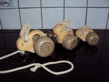 Houten 'wiebel' trekspeeltje :  3 diertjes achter elkaar, Kinderen en Baby's, Ophalen of Verzenden, Duw- of Trekspeelgoed
