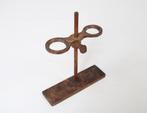 oude houten steun voor glazen kolven, scheikunde/chemie, Ophalen of Verzenden