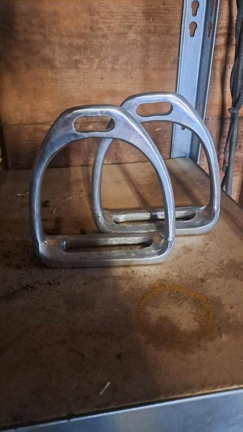 Stijgbeugels, Dieren en Toebehoren, Paarden en Pony's | Hoofdstellen en Tuigage, Zo goed als nieuw, Ophalen of Verzenden