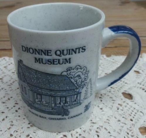 Mok Dionne vijfling museum, kinderwagens, Ontario Canada, Antiek en Kunst, Curiosa en Brocante, Ophalen of Verzenden