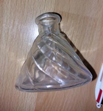 parfumflesje beschikbaar voor biedingen