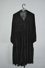 zwart kleedje met glinsterende bollen, Kleding | Dames, Gedragen, Maat 38/40 (M), Ophalen of Verzenden, Onder de knie