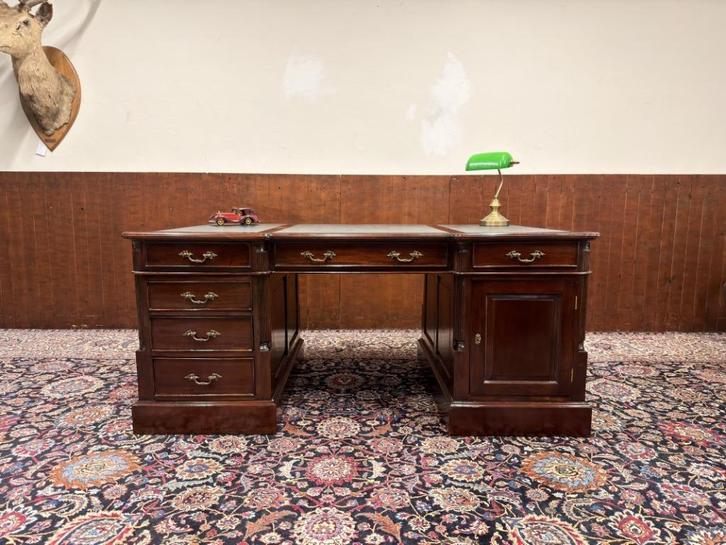 Klassiek Engels Chesterfield Bureau Partnerdesk, Antiek en Kunst, Antiek | Kantoor en Zakelijk, Ophalen of Verzenden