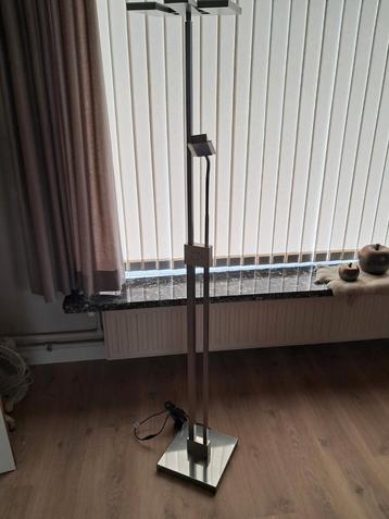 Vloerlamp met leeslamp led beschikbaar voor biedingen