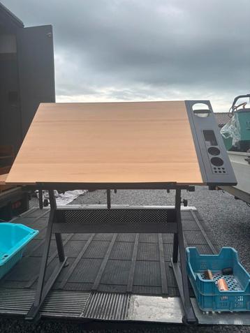 Tables dessins beschikbaar voor biedingen