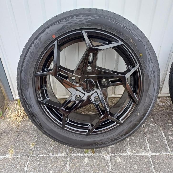 Jantes alu Riviera RT-V 18x8.0 avec pneus, Auto-onderdelen, Banden en Velgen, Banden en Velgen, Zomerbanden, 18 inch, 235 mm, Bestelwagen