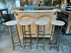 houten bar met Smeetijzer en marmer blad met 4 barkrukken,, Ophalen