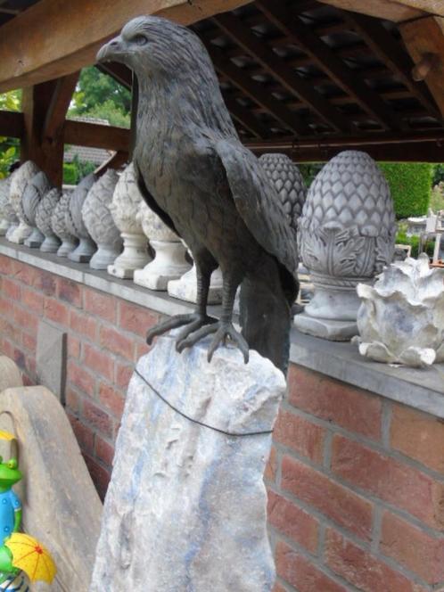 statue d un aigle en bronze sur rocher en pierre , superbe !, Jardin & Terrasse, Statues de jardin, Neuf, Animal, Pierre, Enlèvement ou Envoi