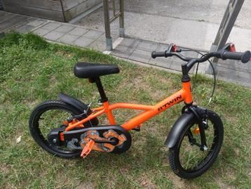 Stoere oranje kinderfiets B’TWIN 16inch  beschikbaar voor biedingen
