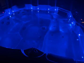 Jacuzzi 6 personen beschikbaar voor biedingen