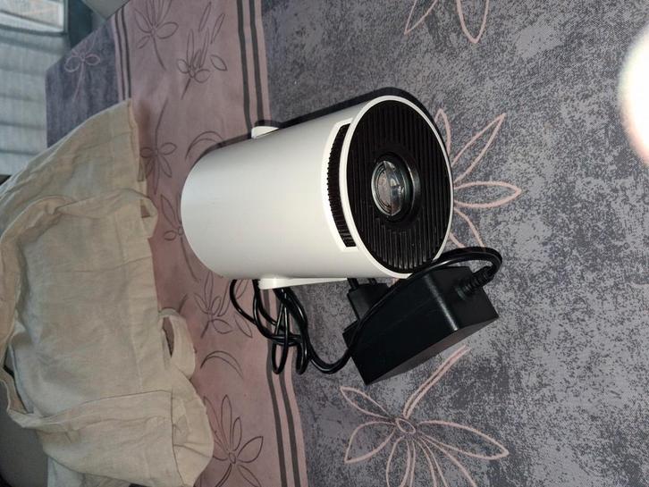 Mini beamer, Audio, Tv en Foto, Videobewaking, Zo goed als nieuw, Ophalen