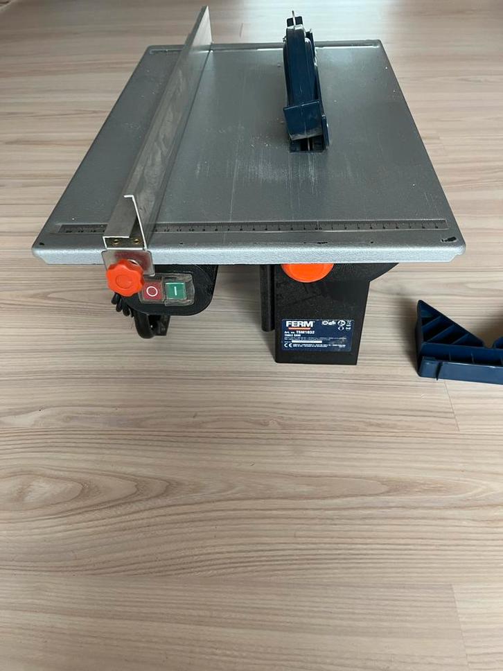Zaagtafel 800W, Doe-het-zelf en Bouw, Gereedschap | Zaagmachines, Zo goed als nieuw, Cirkelzaag, 600 tot 1200 watt, 30 tot 70 mm