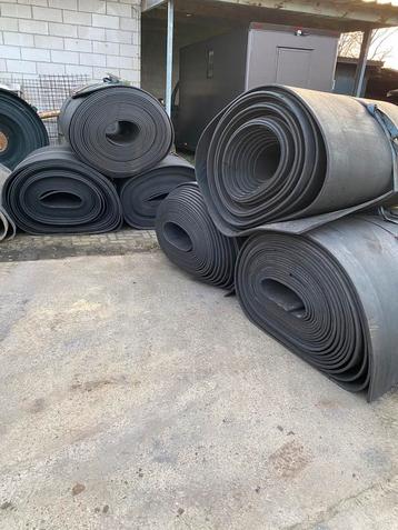 Rubbermatten op rol 50 meter beschikbaar voor biedingen