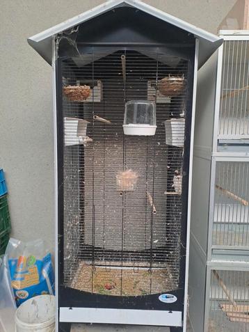 Vogelkooi beschikbaar voor biedingen