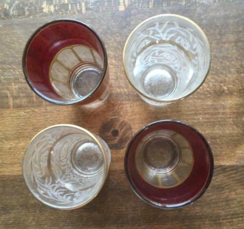 4 pièces de verres à thé en verre à décor doré, Collections, Verres & Petits Verres, Neuf, Autres types, Enlèvement ou Envoi