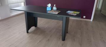 Eettafel 6-personen, zonder stoelen, beschadigd (GRATIS) beschikbaar voor biedingen