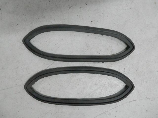 Feu arrière en caoutchouc VW Karmann Ghia 1960-1969, Autos : Pièces & Accessoires, Petit matériel, Pièces Oldtimer ou Ancêtre