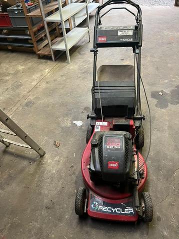 zelftrekkende grasmachine beschikbaar voor biedingen