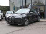 BMW iX xDrive40 M Sport / MASSAGE / 360CAM / PANO / HUD, Auto's, BMW, Te koop, Zilver of Grijs, 2440 kg, Gebruikt
