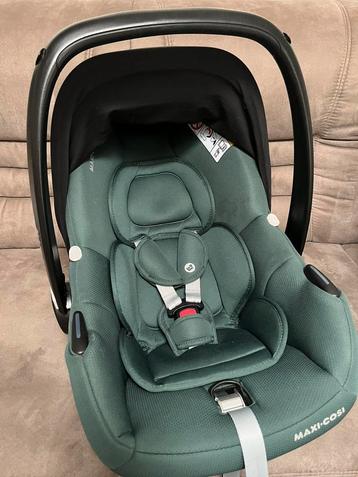 Maxi cosi cabriofix beschikbaar voor biedingen