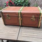 Oude grote decoratieve reiskoffer., Ophalen, Gebruikt